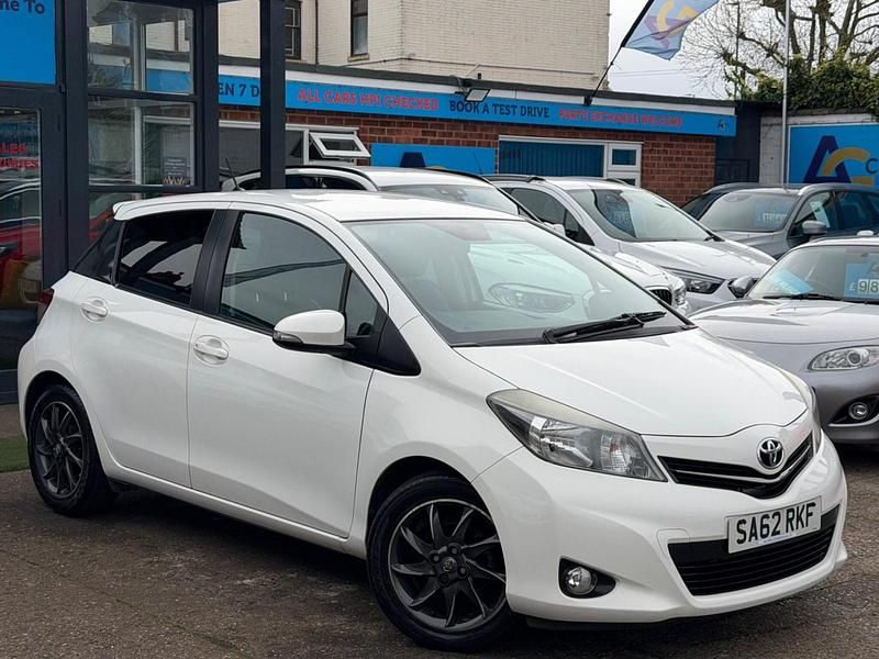 Used Toyota Yaris Trend 101 HP (74 kW) 2012 White Hatchback