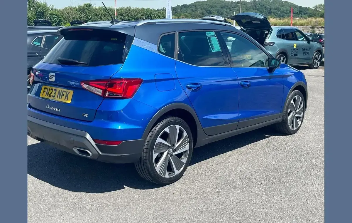 Used Seat Arona FR 108 HP (79 kW) 2023 Blue SUV