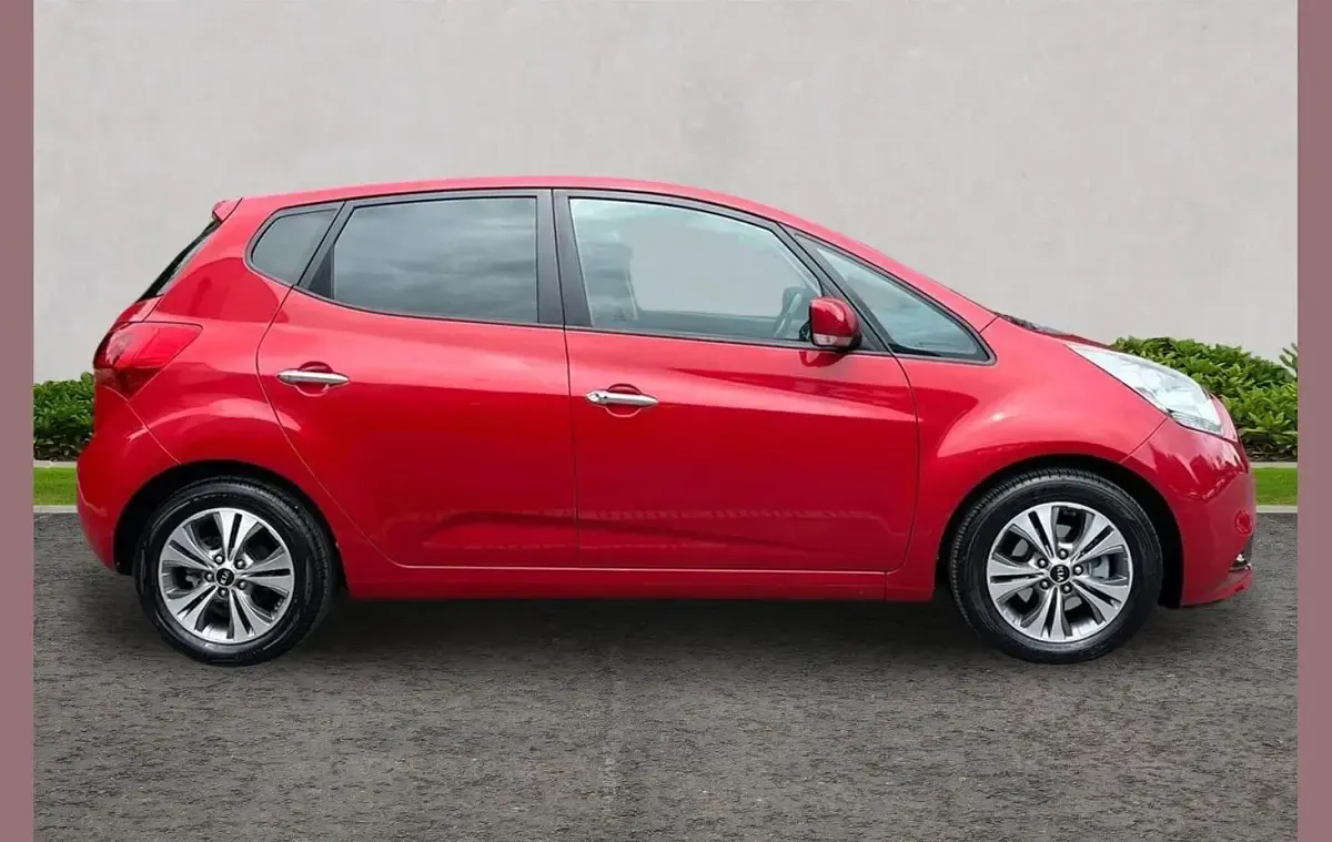 Used Kia Venga 125 HP (91 kW) 2019 Red Hatchback