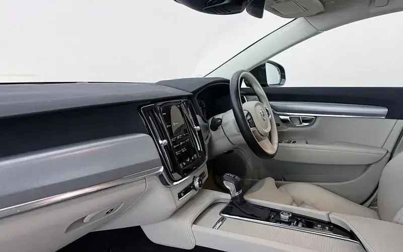 Used Volvo S90 Momentum 190 HP (139 kW) 2019 Grey Sedan