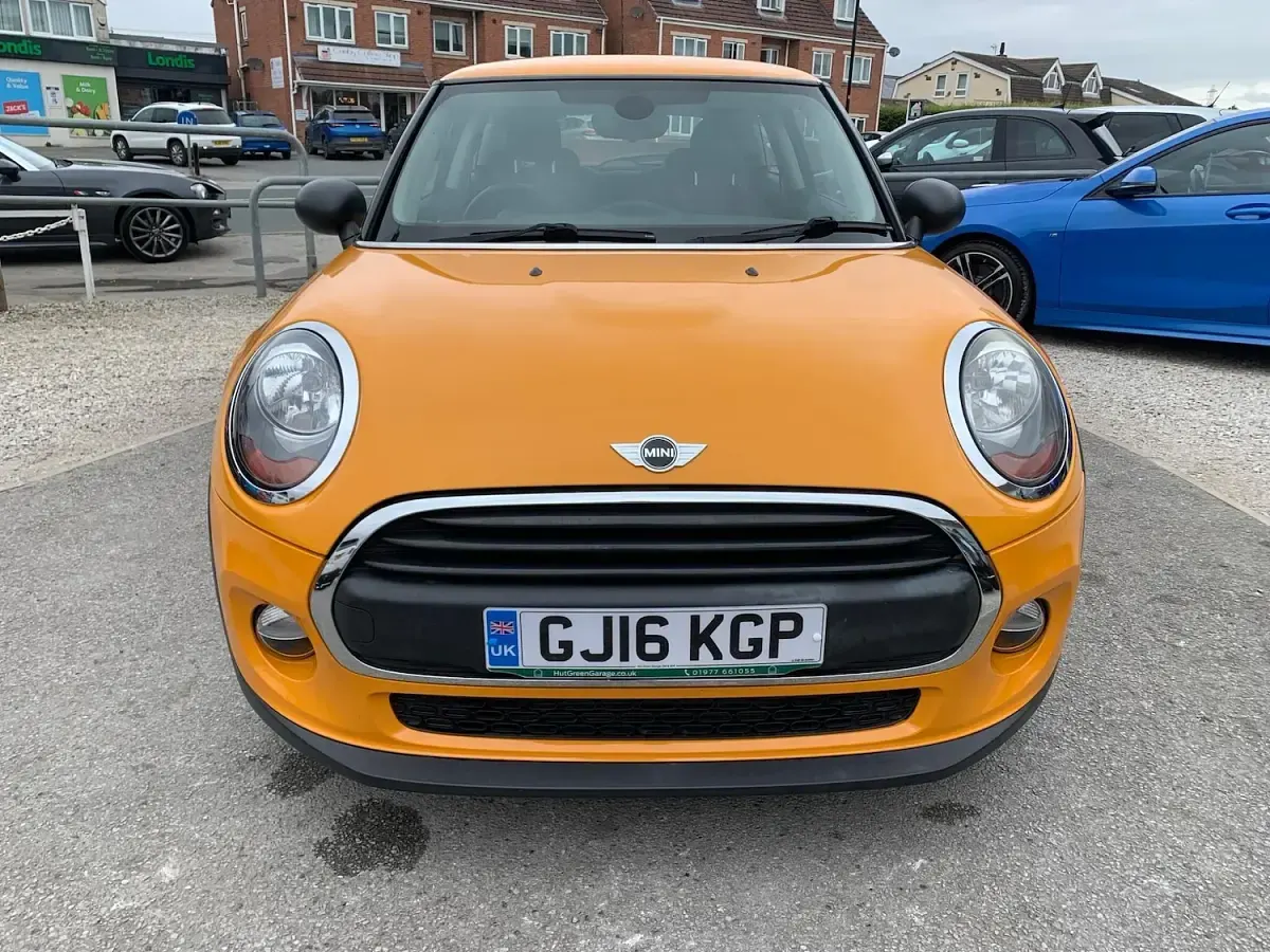 Used Mini ONE Hatch 102 HP (75 kW) 2016 Orange Hatchback
