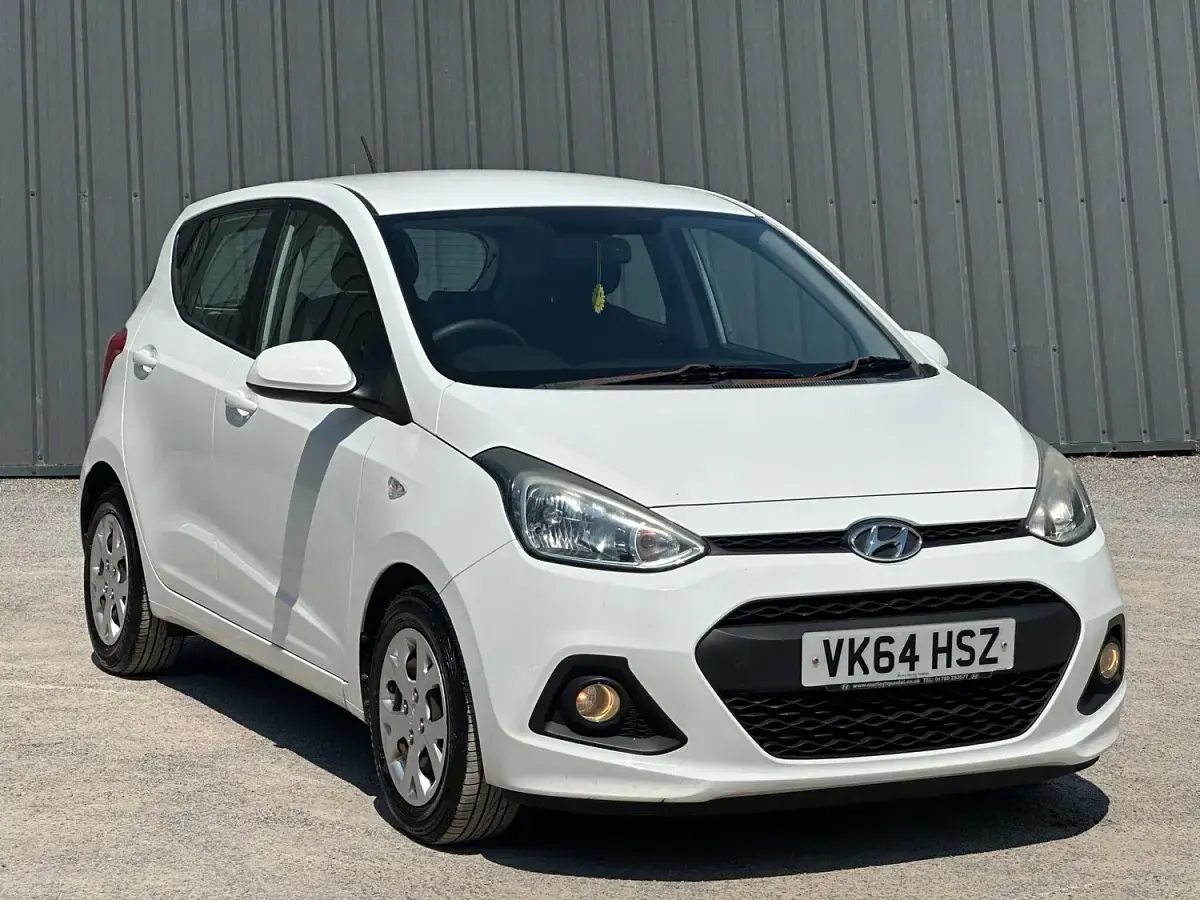 Used Hyundai i10 SE 83 HP (61 kW) 2014 White Hatchback