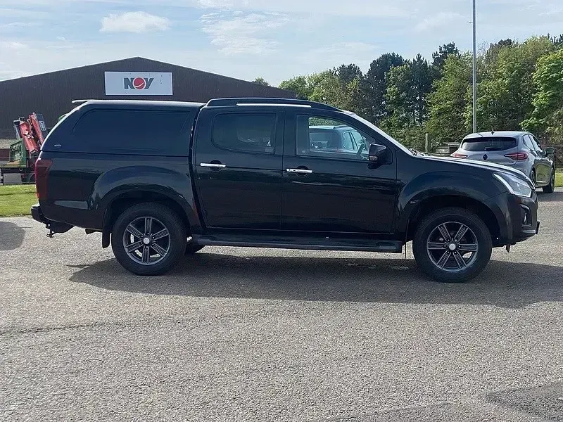 Używany Isuzu D-Max 2018 Czarny Pickup