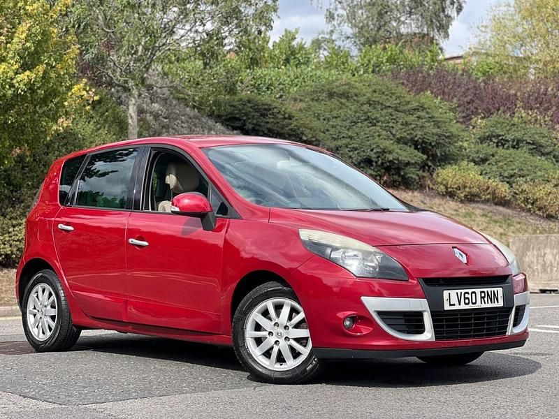 Red Used 2010 Renault Scénic III Privilege MPV | £1,095 (Fair price) - Image 1/4