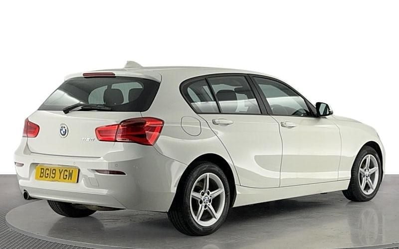 Used BMW 116 Comfort Edition 116 HP (85 kW) 2019 White Hatchback