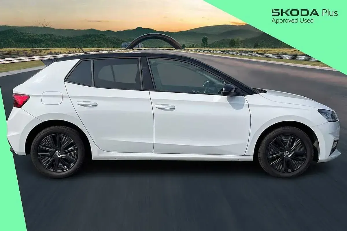 Used Skoda Fabia Colour Edition 94 HP (69 kW) 2022 White Hatchback
