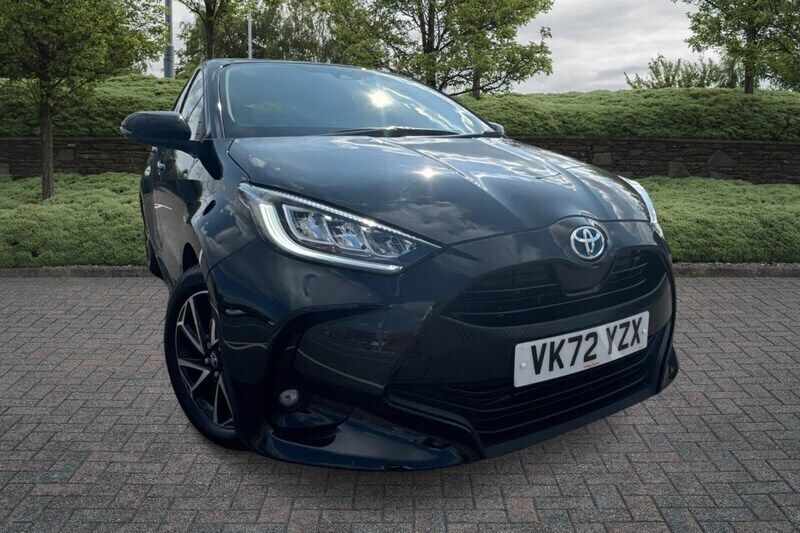 Black Used 2022 Toyota Yaris Hybrid Design Hatchback | £17,485 (Fair price) - Image 1/4