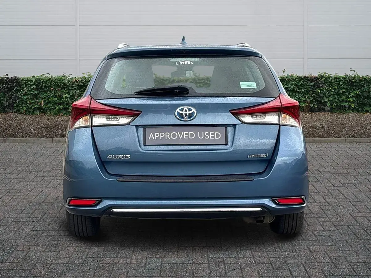 Used Toyota Auris Hybrid 2018 Blue Estate