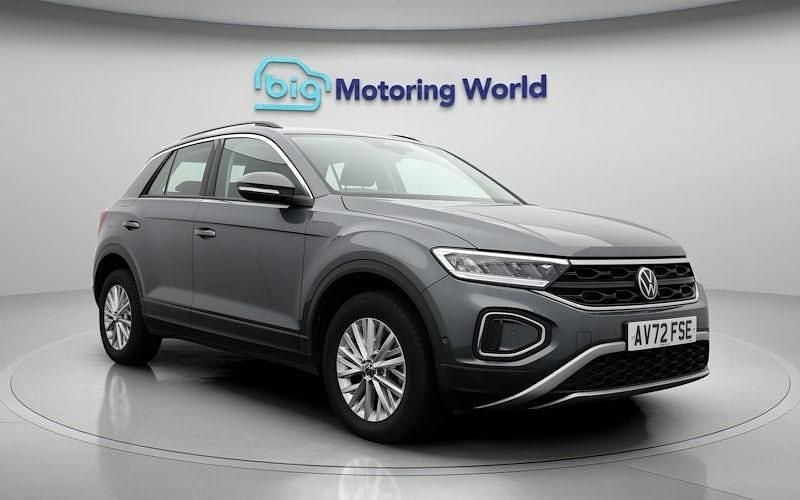 Used 2025 VW T-Roc Life SUV | £20,300 (Good price) - Image 1/4