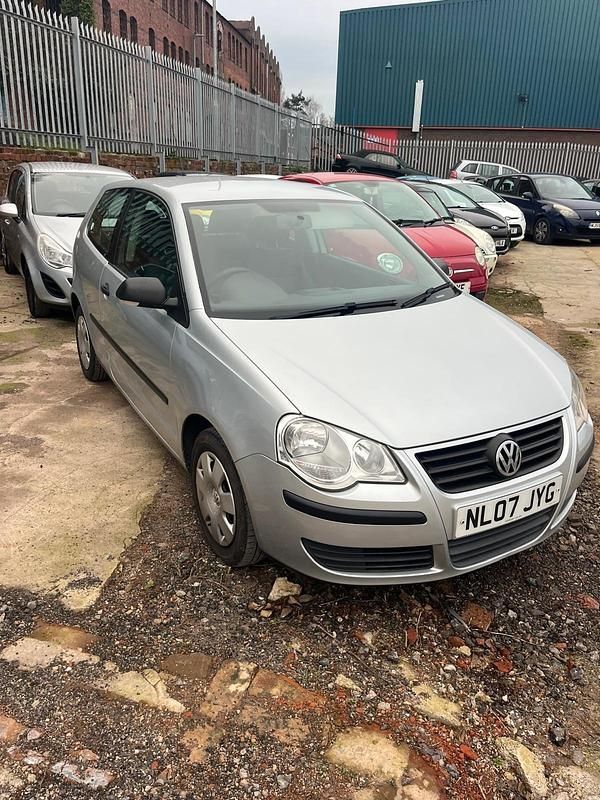 Used VW Polo 64 HP (47 kW) 2007 Silver Hatchback