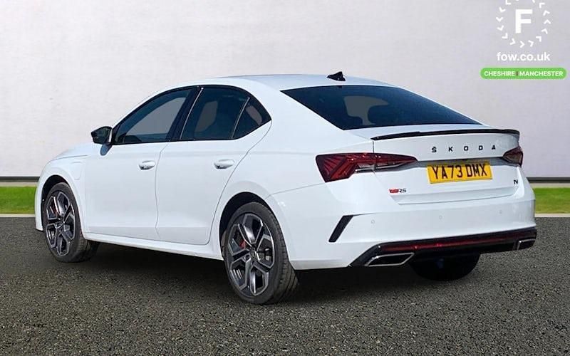 Used Skoda Octavia vRS 245 HP (180 kW) 2023 White Hatchback
