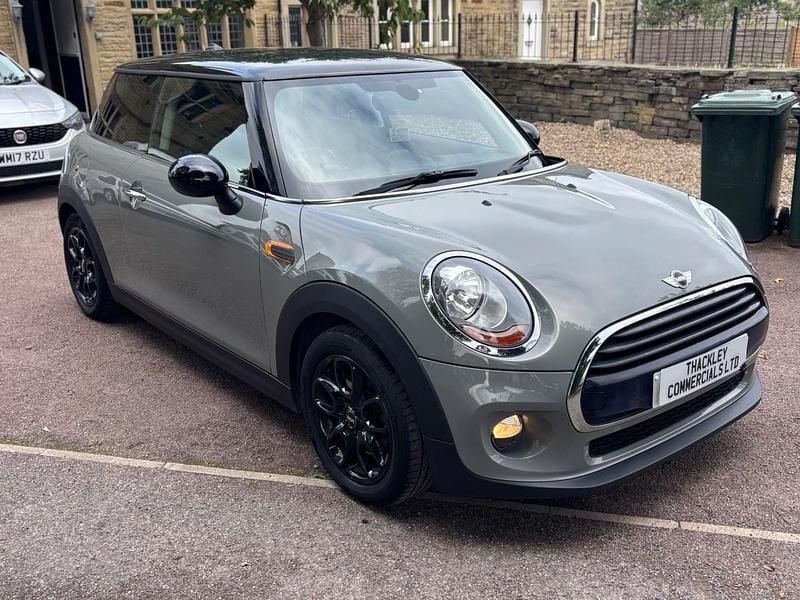 Grey Used 2017 Mini Cooper D Hatch Hatchback | £5,790 - Image 1/4