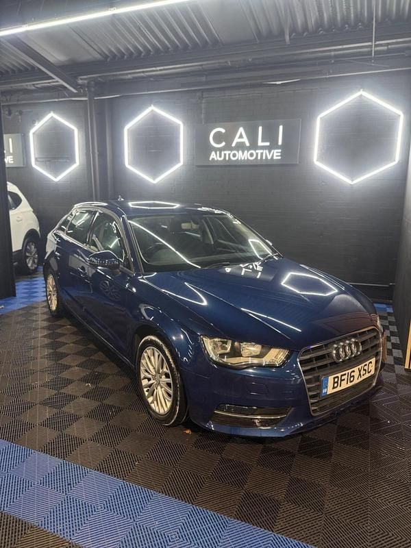 Used Audi A3 Comfort 2016 Blue Hatchback