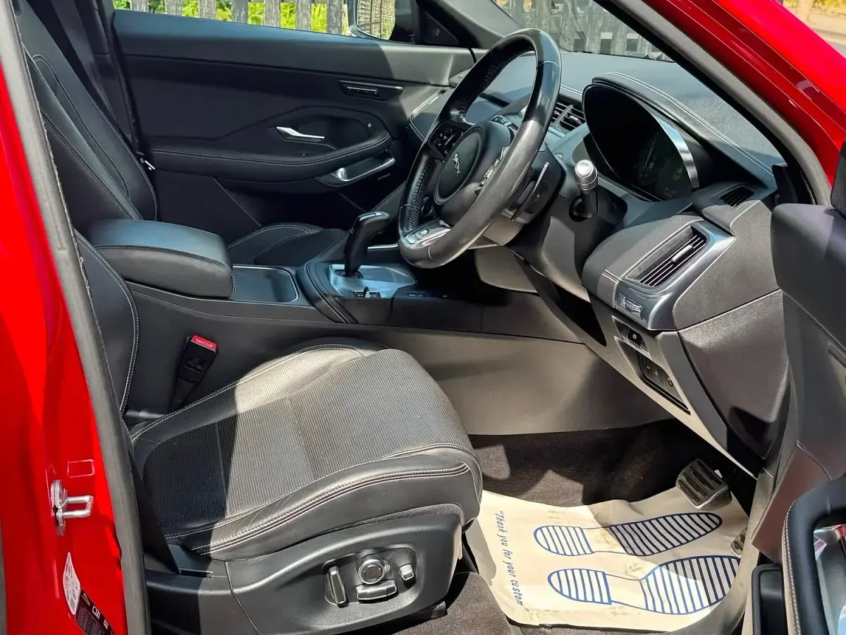 Used Jaguar E-Pace R-Dynamic 245 HP (180 kW) 2019 Red SUV