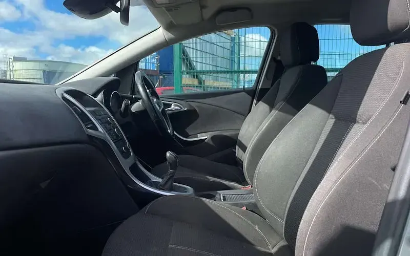 Used Vauxhall Astra SRi 125 HP (91 kW) 2011 Silver Estate