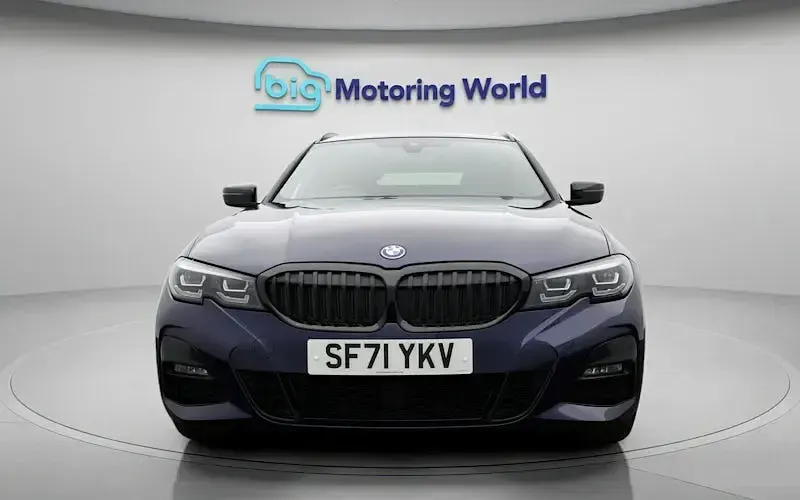 Begagnad BMW 330e M Sport 292 HK (214 kW) 2021 Blå Kombi