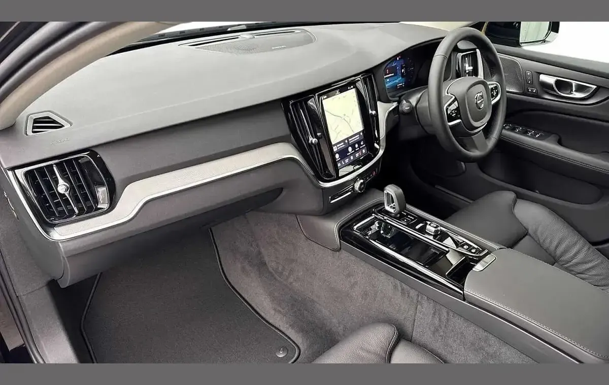 New Volvo V60 Ultra 449 HP (330 kW) 2026 Black Estate
