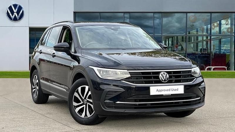 Deep black pearl Used 2022 VW Tiguan Active SUV | £20,331 (Fair price) - Image 1/4