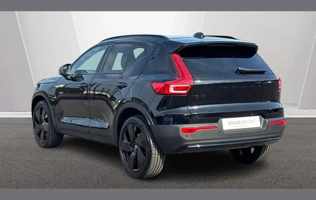 Used Volvo XC40 Plus 161 HP (118 kW) 2025 Black SUV