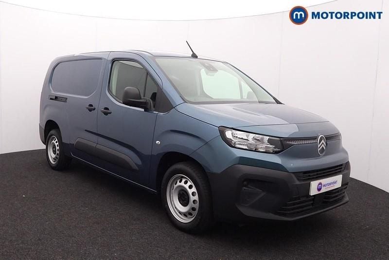 Blue New 2025 Citroën Berlingo MPV | £17,199 (Good price) - Image 1/4