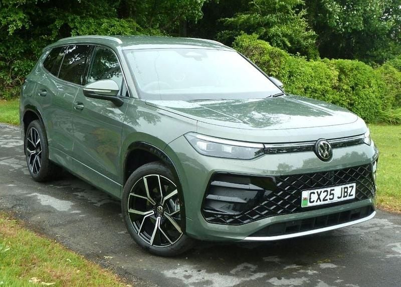 Green Used 2025 VW Touran R-line MPV | £38,900 - Image 1/4