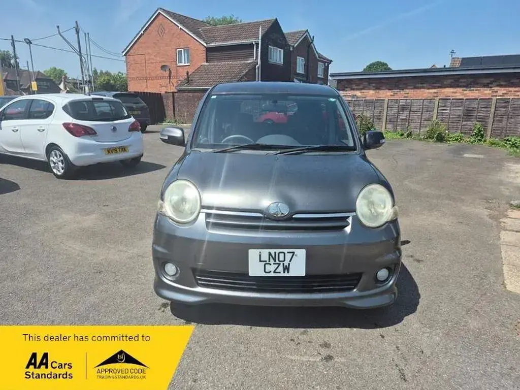 Used Toyota Sienta 2007