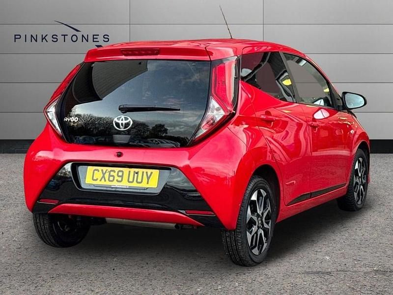 Used Toyota Aygo Trend 72 HP (52 kW) 2019 Red Hatchback