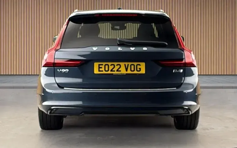 Used Volvo V90 R-Design 197 HP (144 kW) 2021 Blue Estate