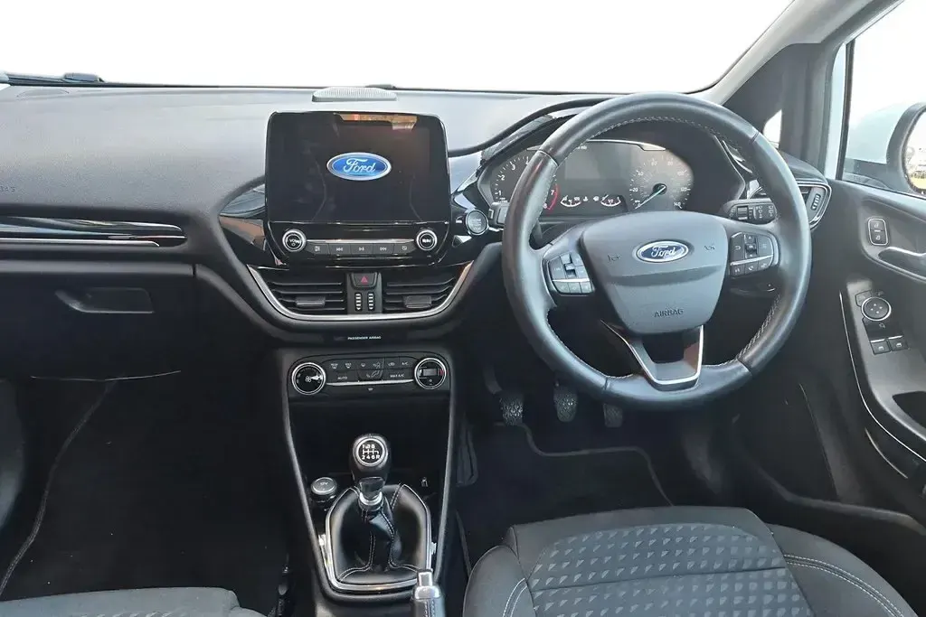 Begagnad Ford Fiesta Titanium 125 HK (91 kW) 2017 Vit Halvkombi