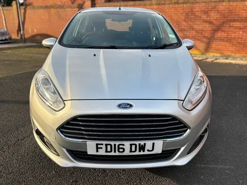 Used Ford Fiesta Zetec 82 HP (60 kW) 2016 Silver Hatchback