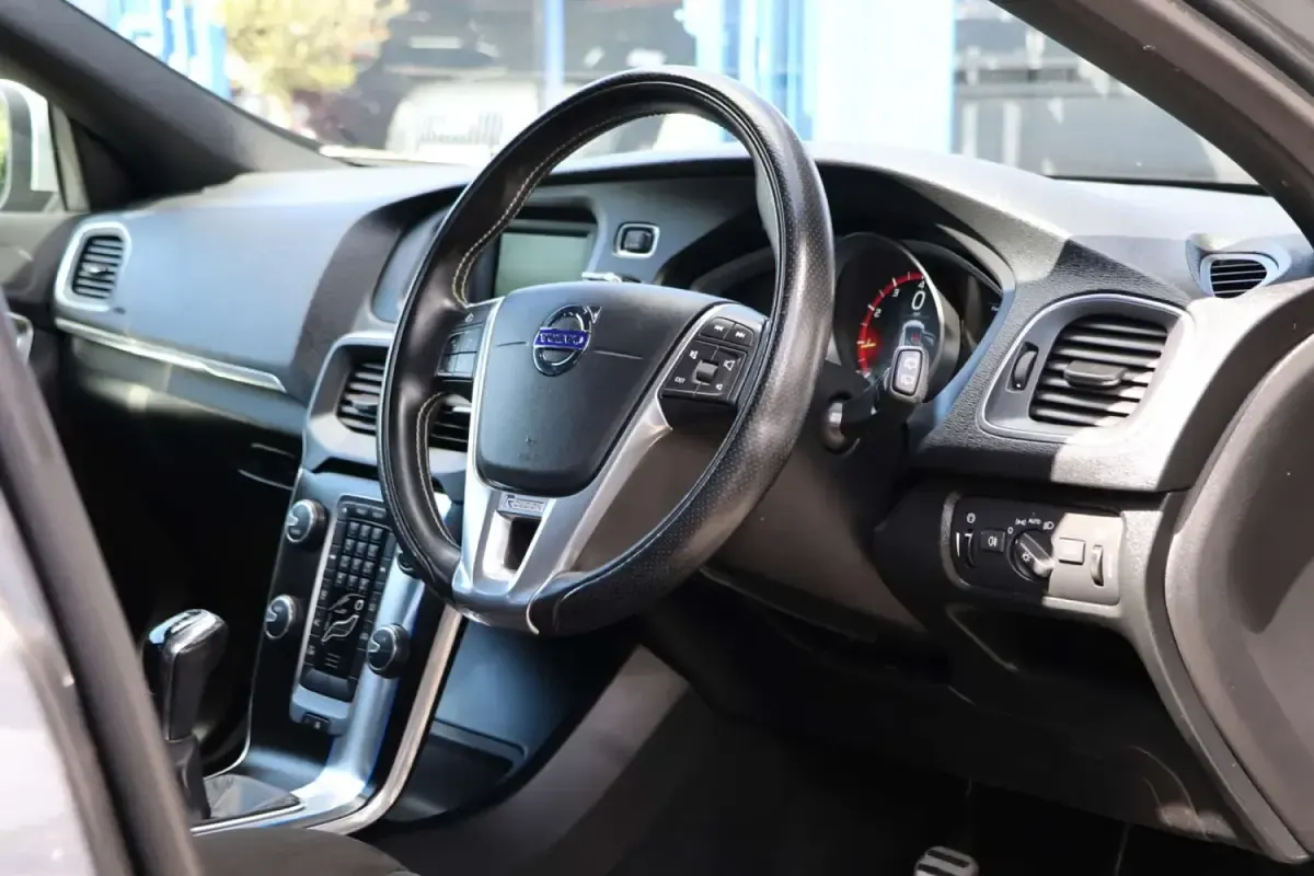 Gebraucht Volvo V40 R-Design 2016 Grau Kleinwagen