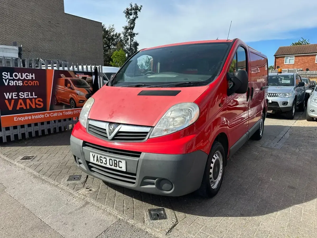 Used Vauxhall Vivaro 115 HP (84 kW) 2014 Red MPV