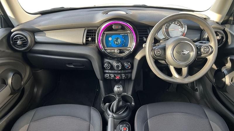 Used Mini Cooper Hatch 134 HP (98 kW) 2018 White Hatchback