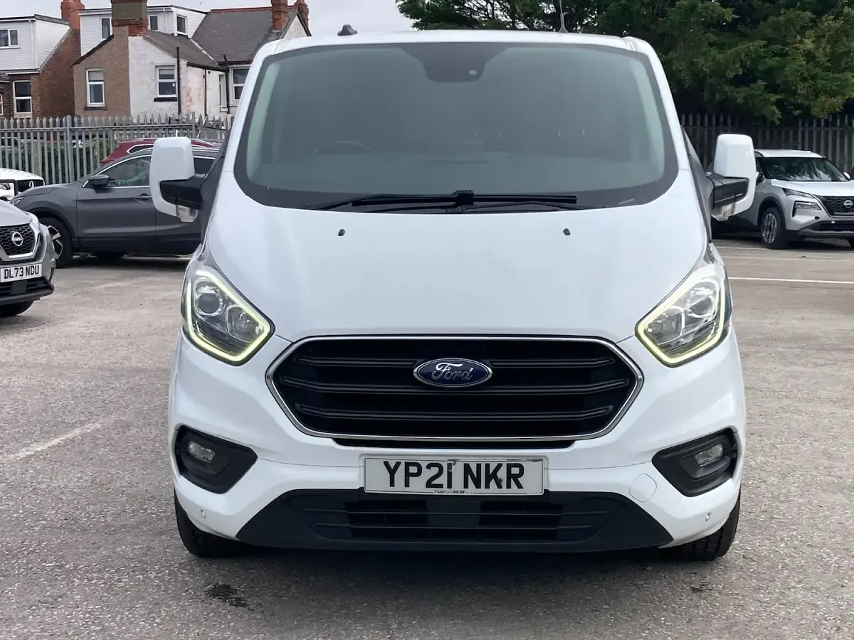 Used Ford Transit Custom Limited 130 HP (95 kW) 2021 White Van