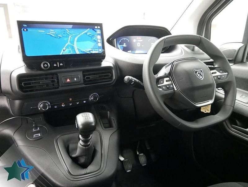 Used Peugeot Partner 100 HP (73 kW) 2024 White MPV