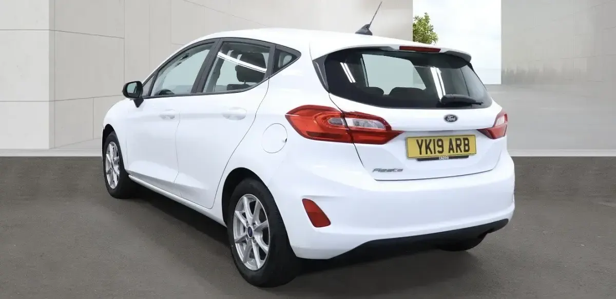 Begagnad Ford Fiesta Zetec 85 HK (62 kW) 2019 Vit Halvkombi