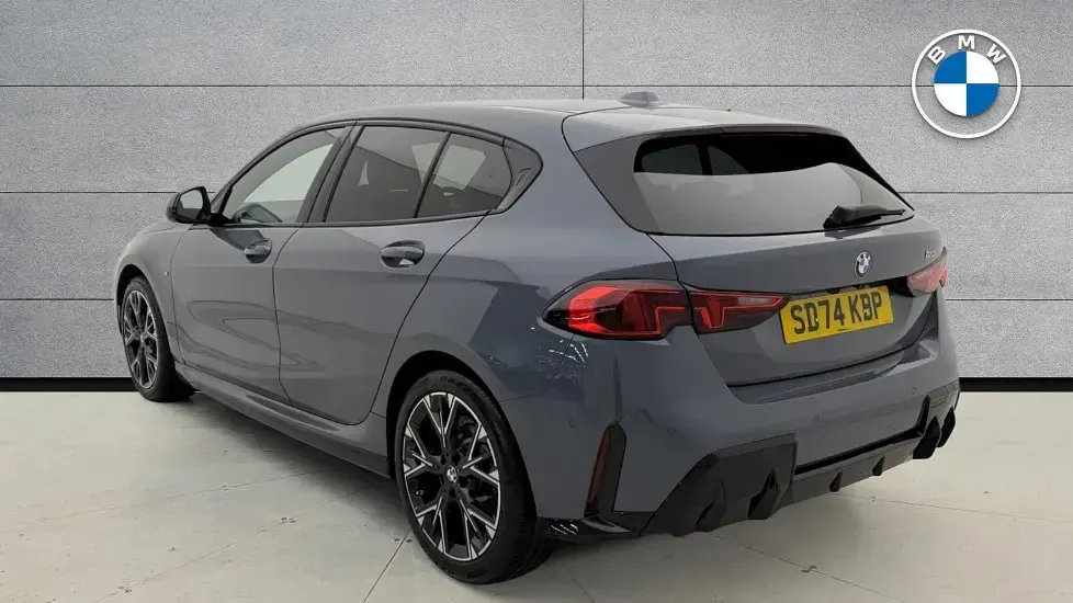 Usado BMW 120 M Sport 168 CV (123 kW) 2024 Gris Utilitario