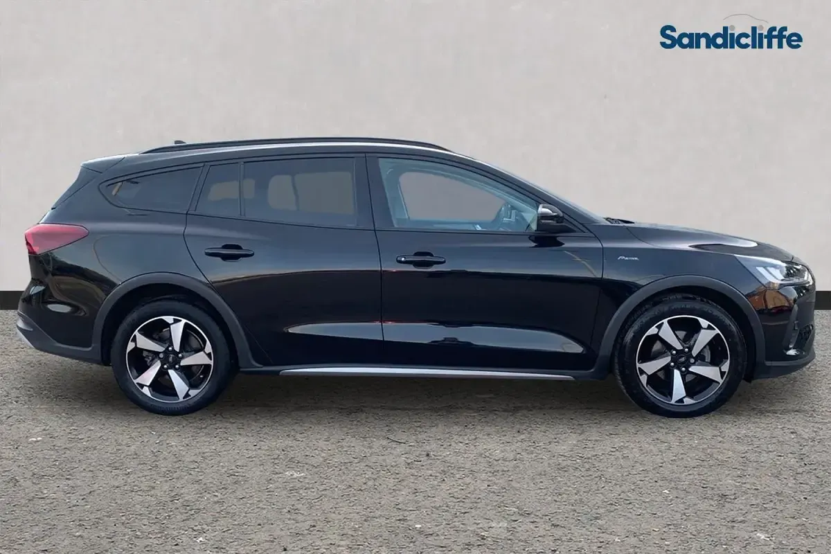 Used Ford Focus Active 125 HP (91 kW) 2022 Black Estate
