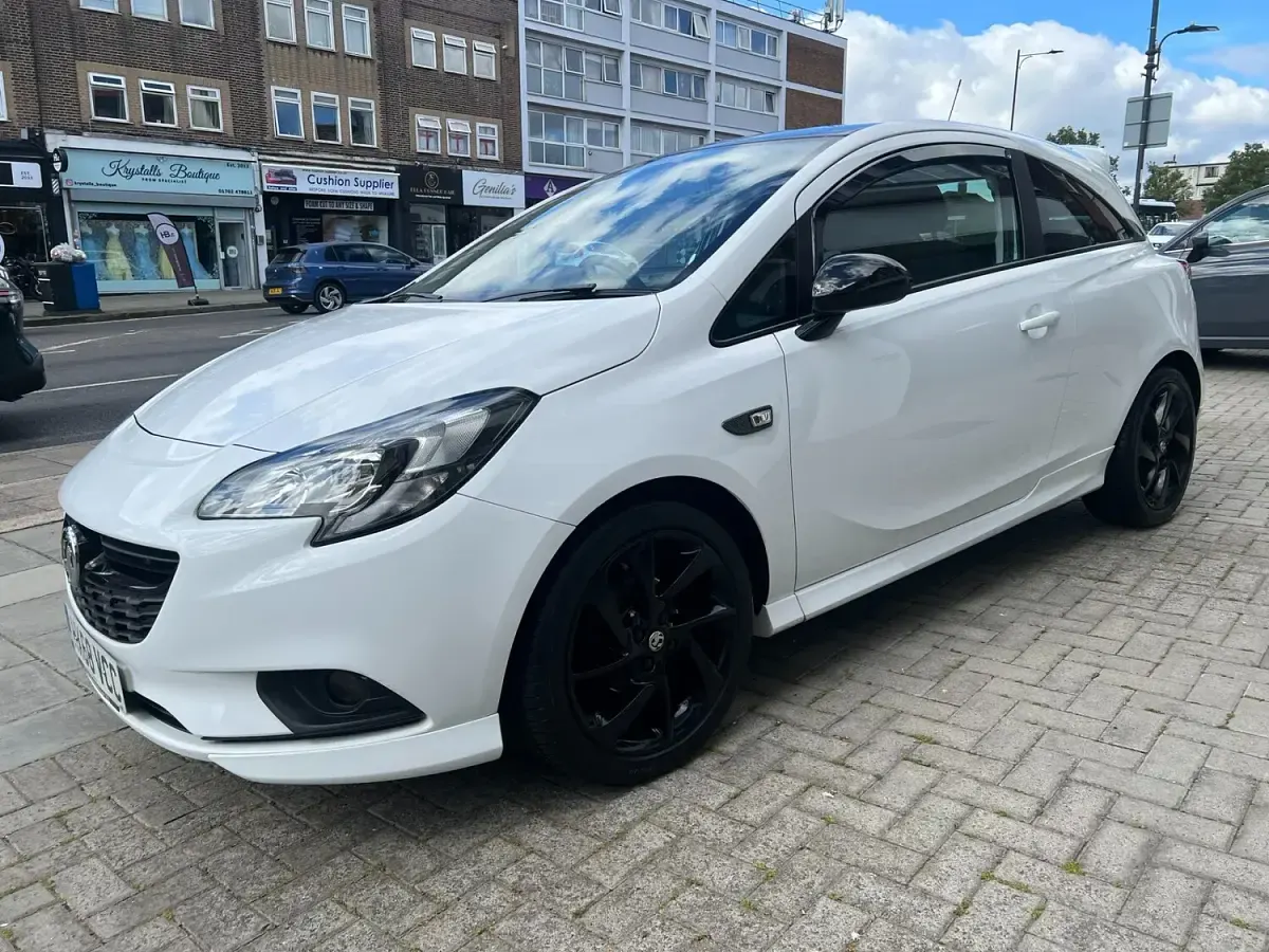 Used Vauxhall Corsa SRi 75 HP (55 kW) 2018 White Hatchback