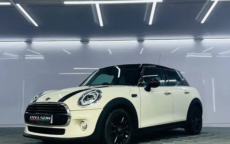 Usado Mini Cooper Hatch 136 CV (100 kW) 2018 Blanco Utilitario
