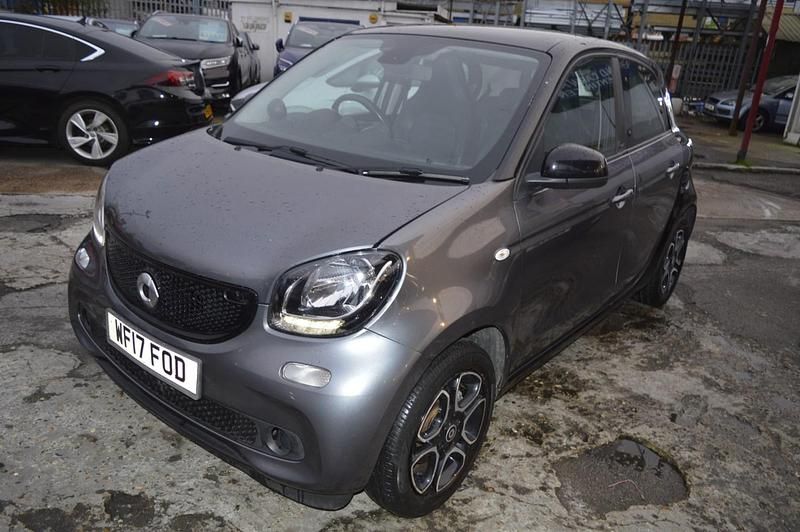 Used Smart ForFour Premium 71 HP (52 kW) 2017 Grey Hatchback