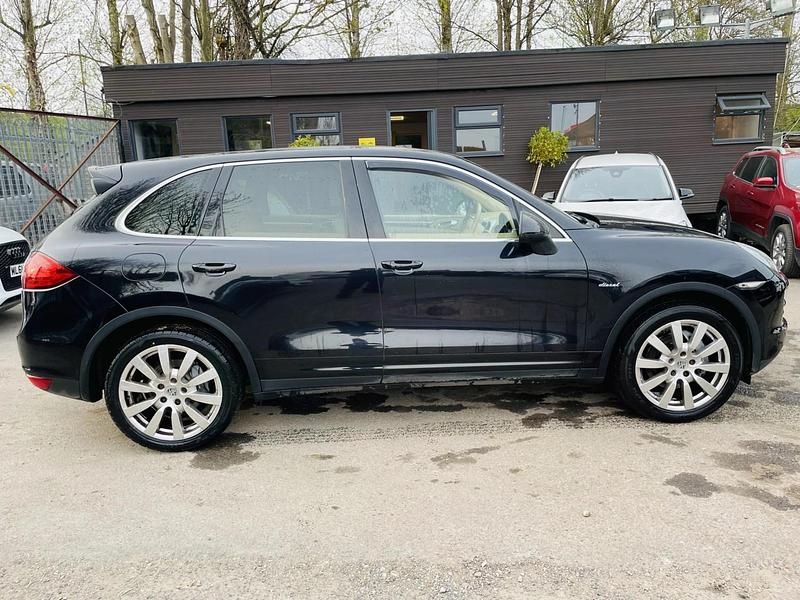 Used Porsche Cayenne 245 HP (180 kW) 2012 Black SUV