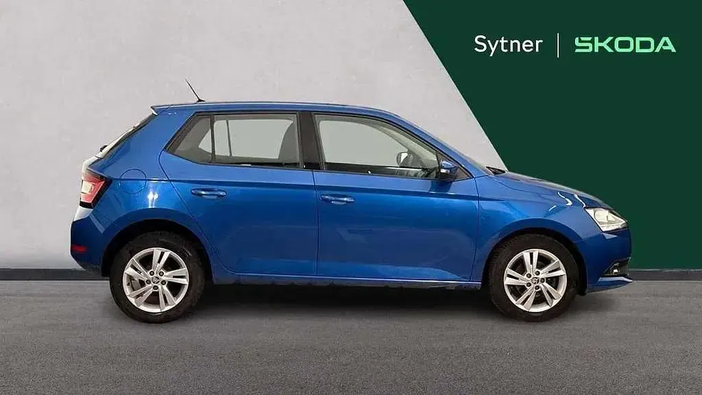 Used Skoda Fabia SE 73 HP (53 kW) 2019 Race blue metallic Hatchback
