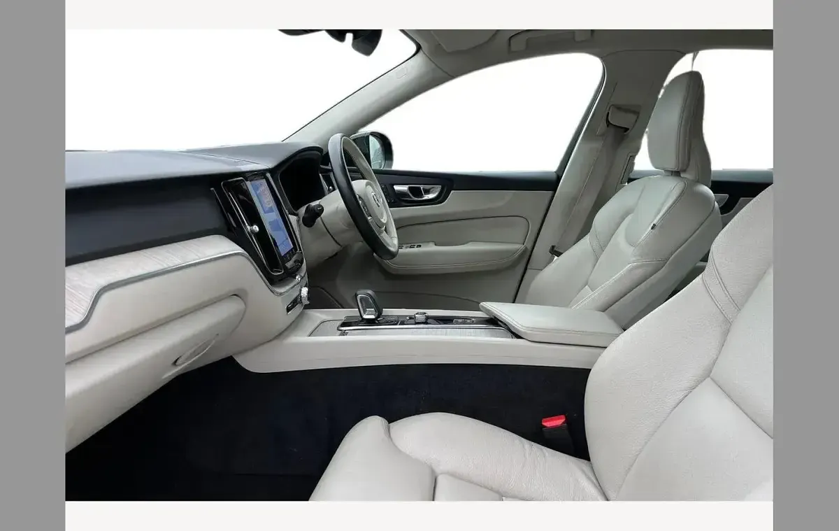 Used Volvo XC60 Plus 250 HP (183 kW) 2023 Blue SUV