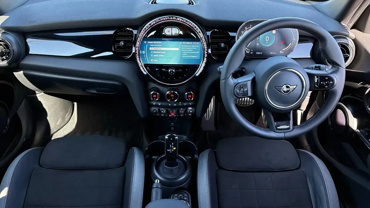 Używany Mini Cooper Hatch 134 KM (98 kW) 2023 Szary Hatchback