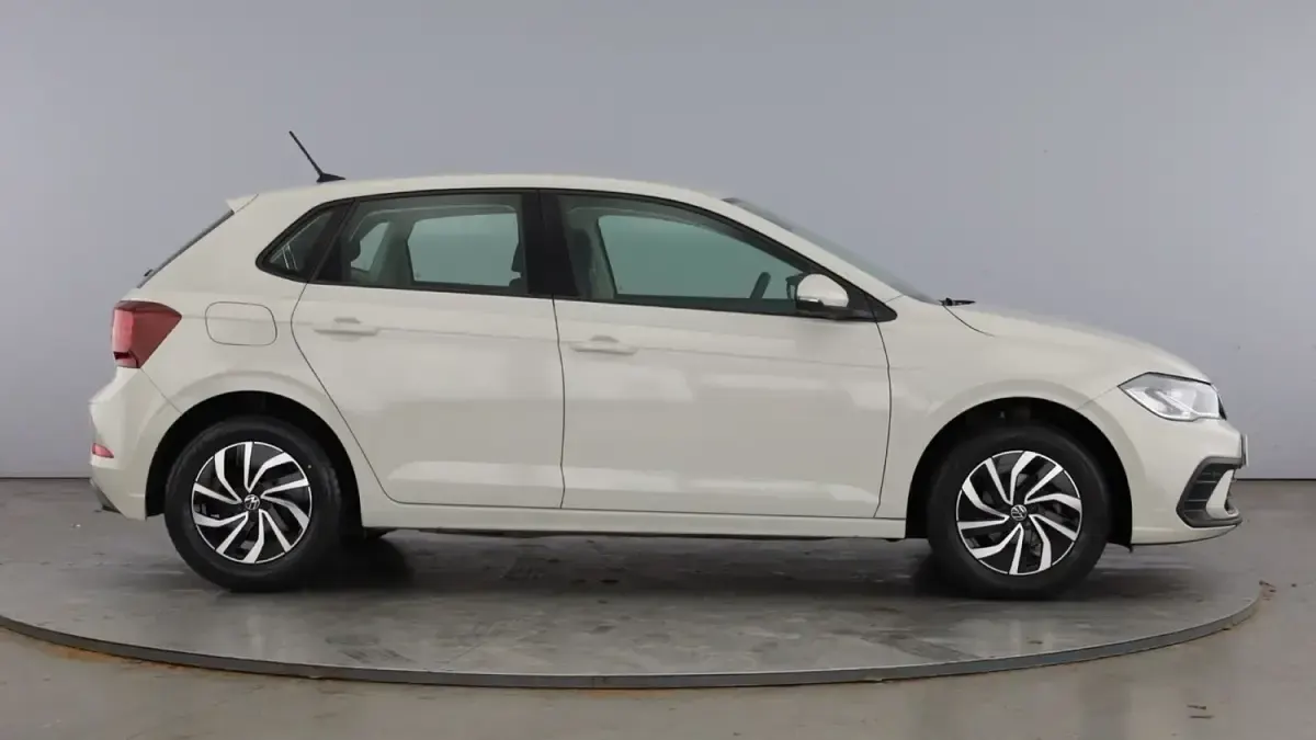 Usado VW Polo Life 95 HP (69 kW) 2021 Cinzento Citadino