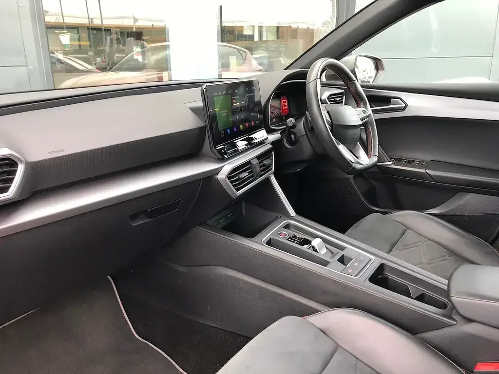 Used Seat Leon FR Sport 150 HP (110 kW) 2022 Red Hatchback