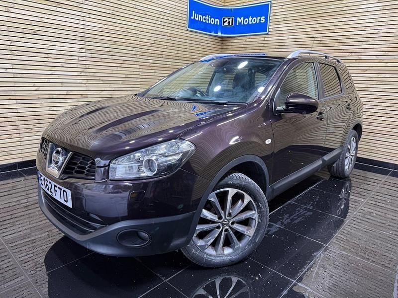 Black Used 2012 Nissan Qashqai +2 Tekna SUV | £6,190 (Fair price) - Image 1/4