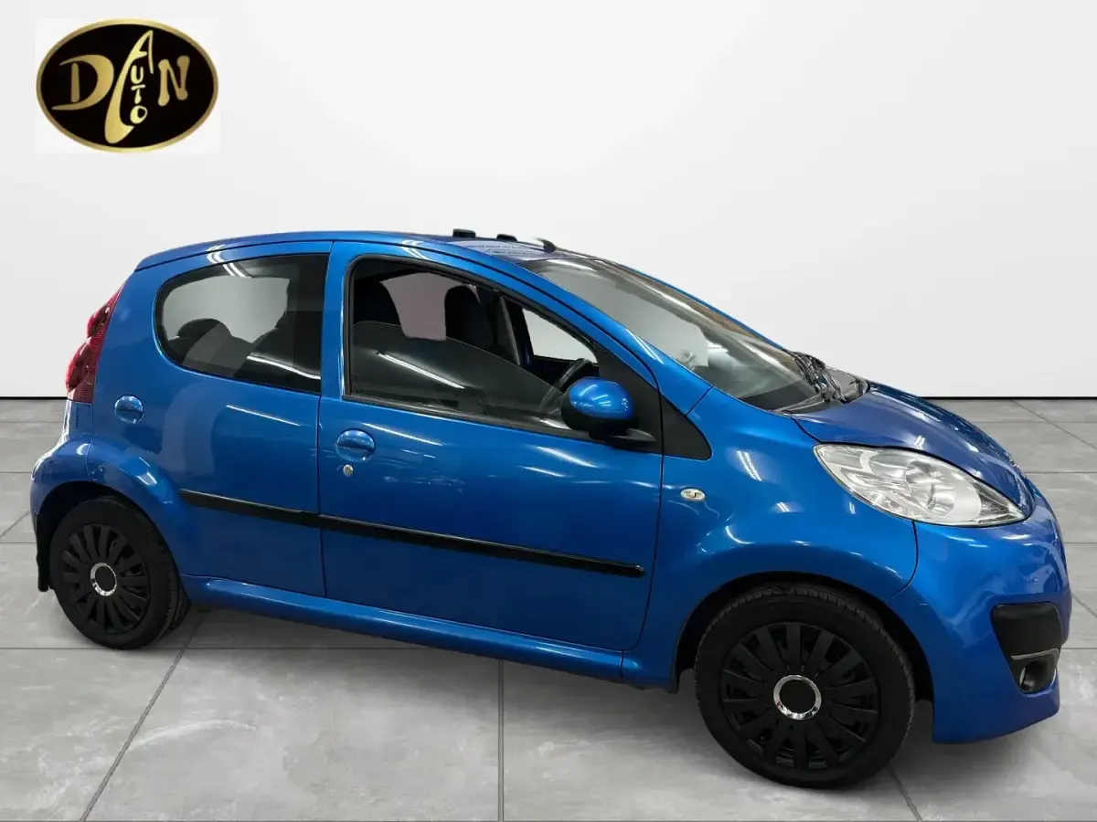 Used Peugeot 107 Active 68 HP (50 kW) 2013 Blue Hatchback