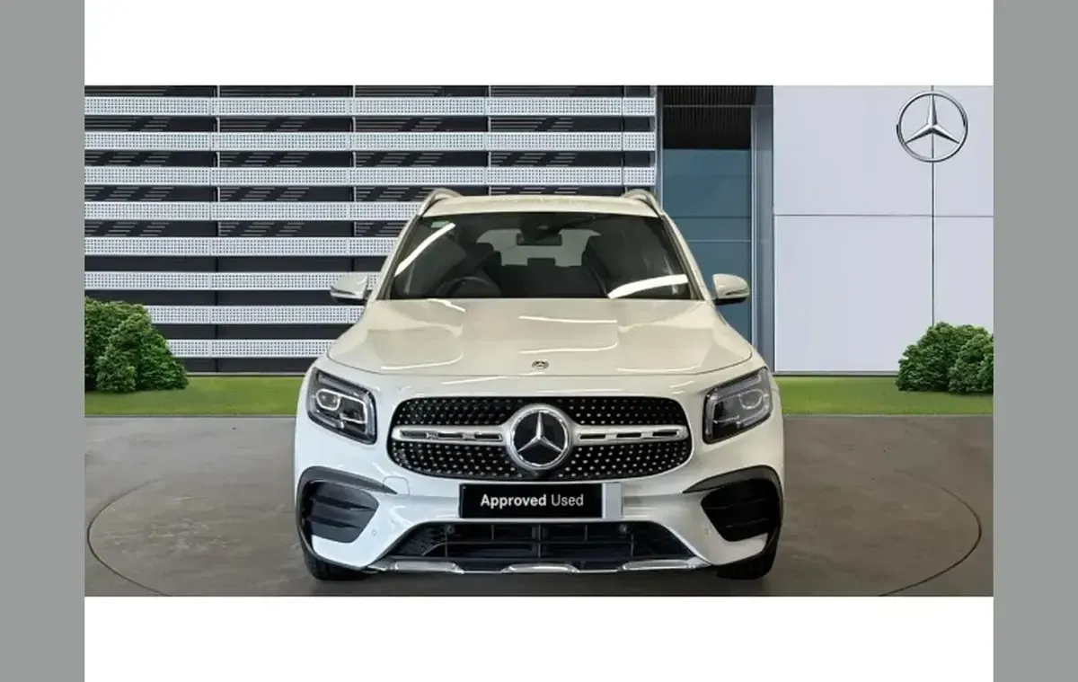 Second-hand Mercedes GLB200 AMG Line Premium 163 CP (119 kW) 2023 Alb SUV